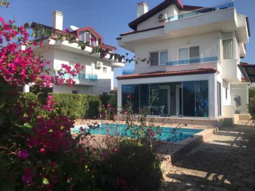 Fethiye Foça Çalış ta Günlük Haftalık Kiralık 3+1 Müstakil Villa